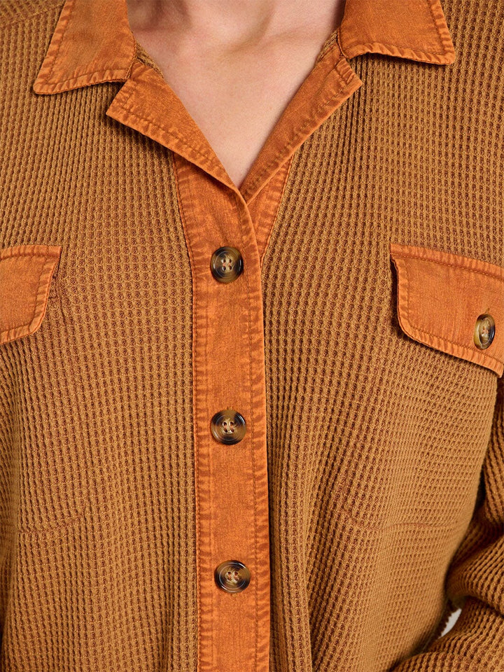 WOMEN'S LONG SLEEVE BUTTON CLOSURE FRONT POCKET WAFFLE TOP