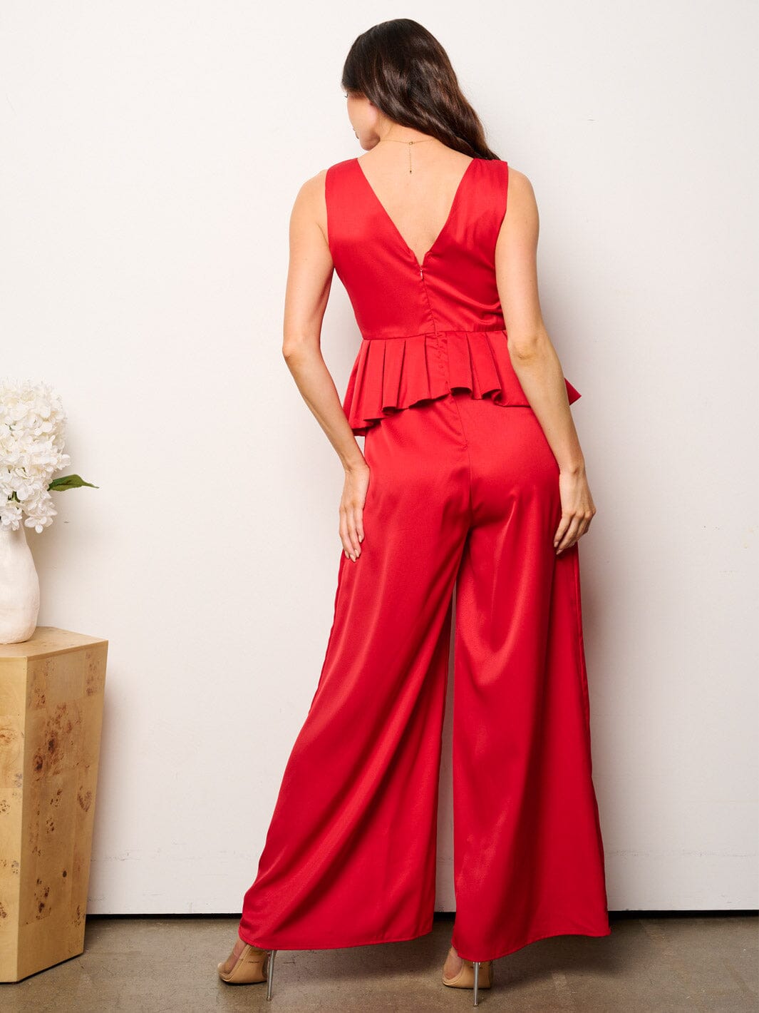 WOMEN'S SLEEVELESS V-NECK RUFFLE WAIST WIDE LEG JUMPSUIT