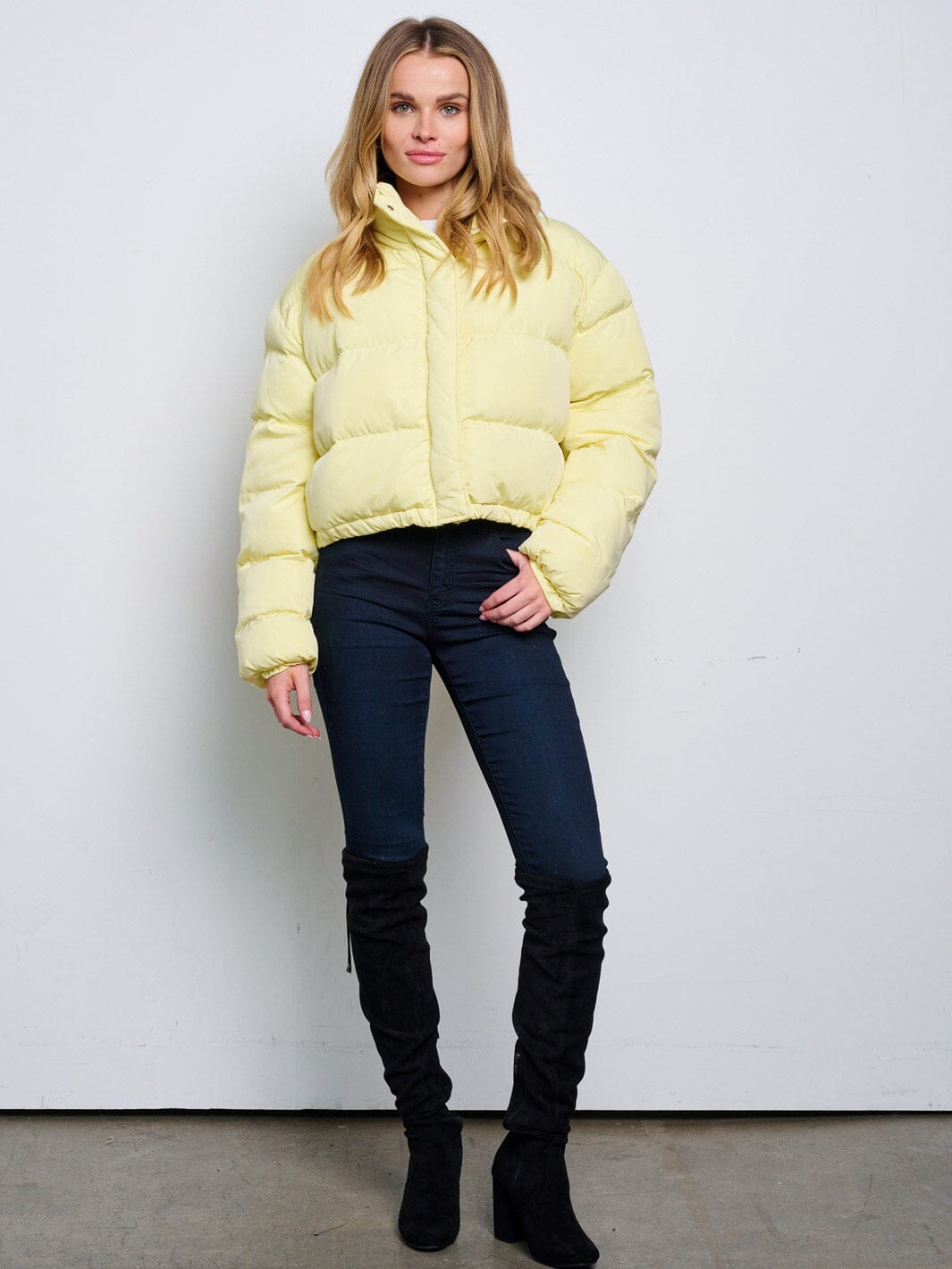 WOMEN'S LONG SLEEVE BUTTON CLOSURE ZIP UP PUFFER JACKET