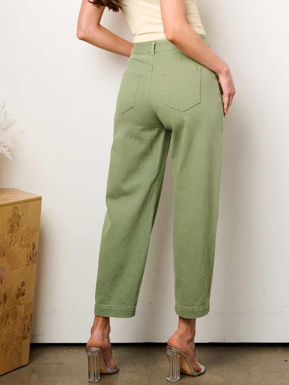 WOMEN'S BUTTON CLOSURE POCKETS DETAILED LEG DENIM PANTS