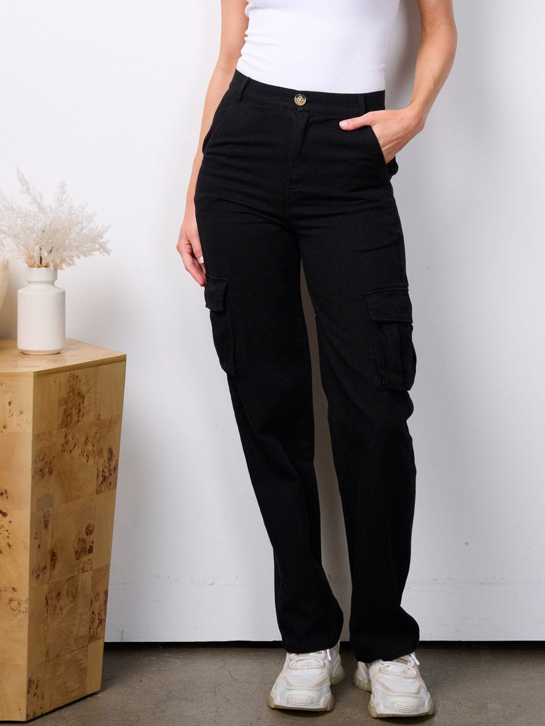 WOMEN'S BUTTON CLOSURE HIGH WAIST WIDE LEG CARGO POCKETS PANTS