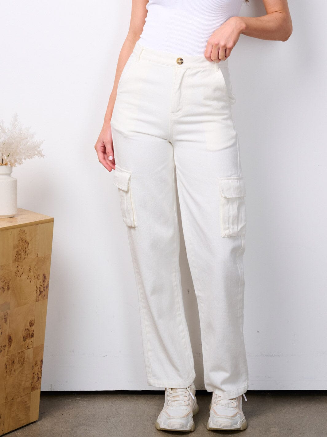 WOMEN'S BUTTON CLOSURE HIGH WAIST WIDE LEG CARGO POCKETS PANTS