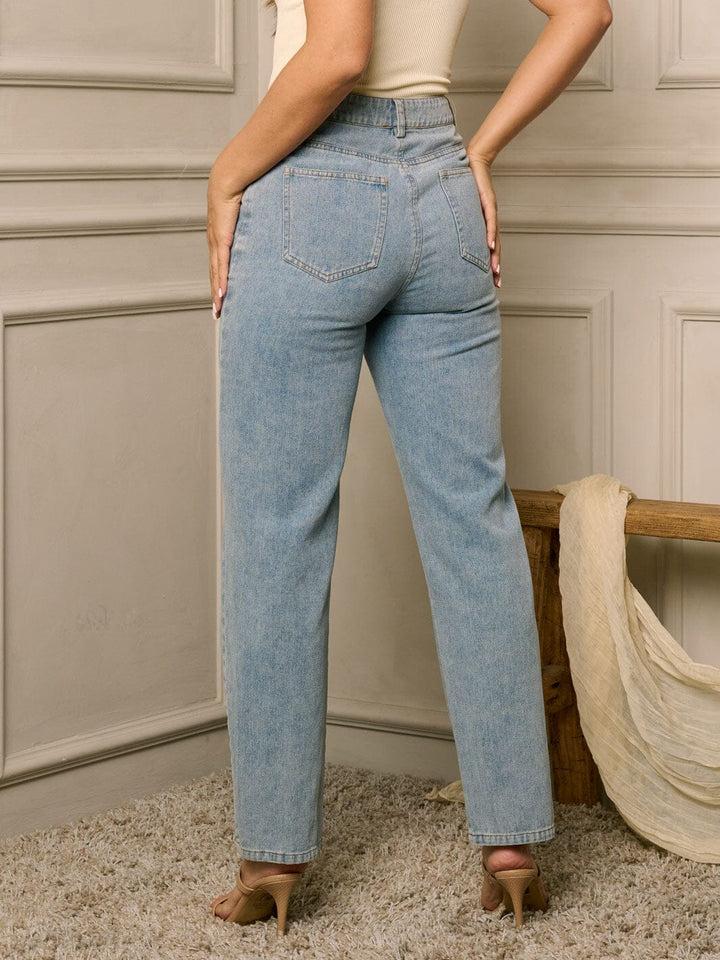 WOMEN'S BUTTON CLOSURE CUT OUT KNEE DISTRESSED DENIM JEANS