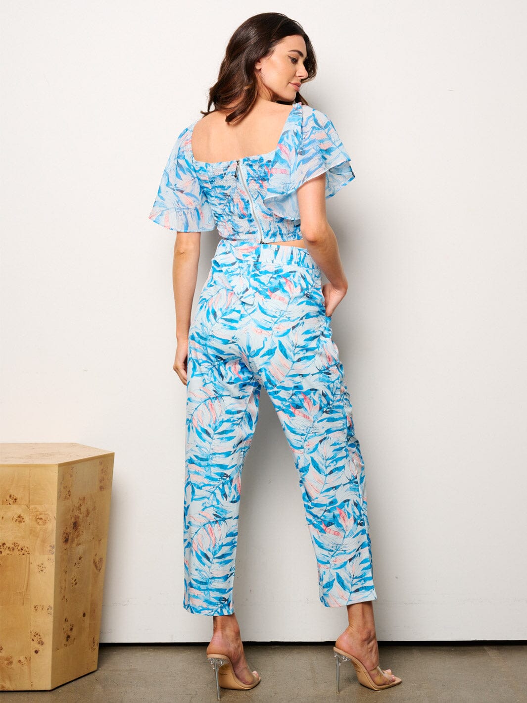 WOMEN'S SHORT SLEEVE CROP TOP & BELTED POCKETS PANTS LEAG PRINT 2PC. SET