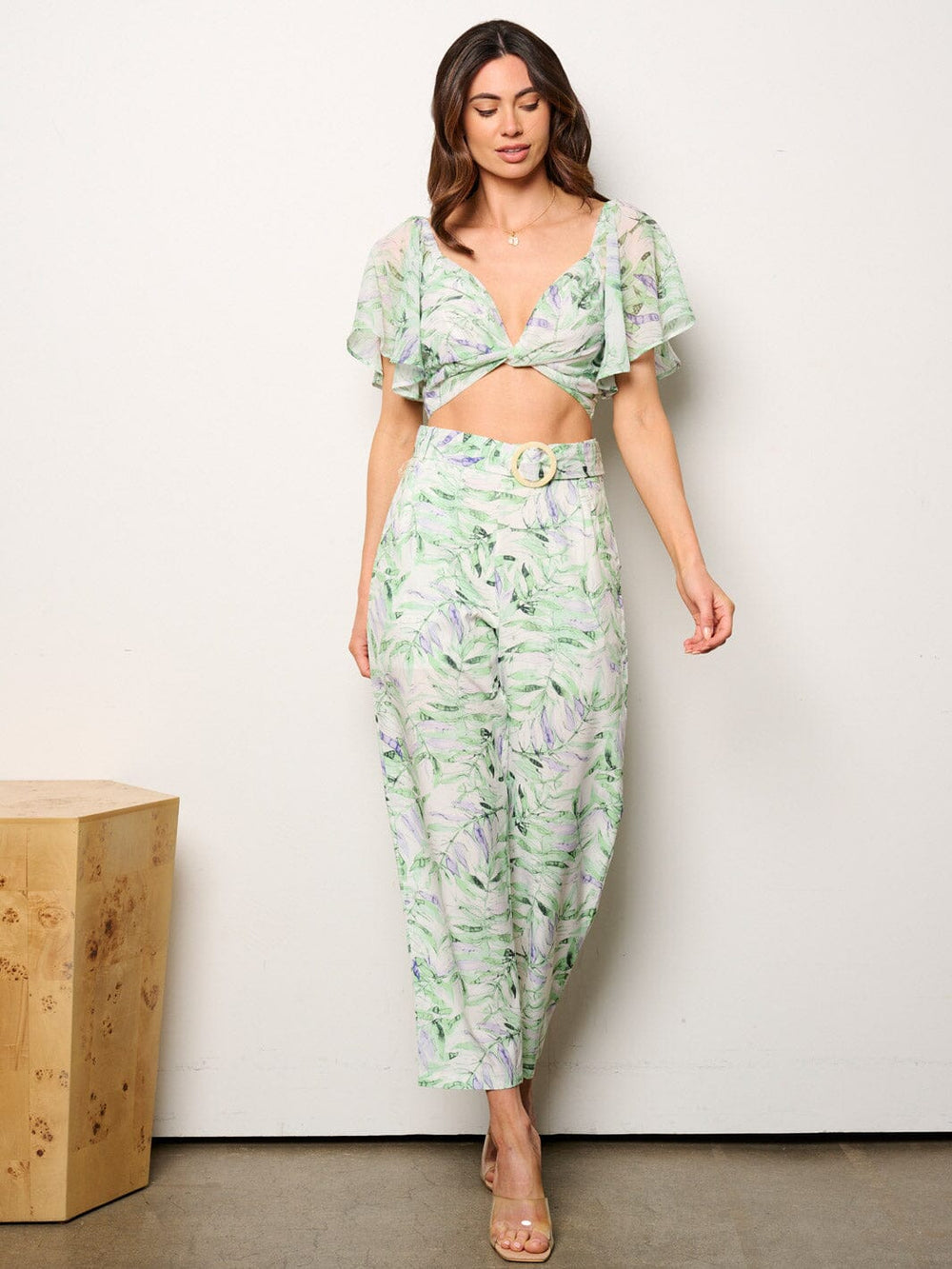 WOMEN'S SHORT SLEEVE CROP TOP & BELTED POCKETS PANTS LEAG PRINT 2PC. SET