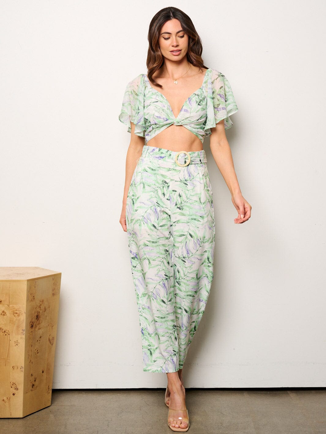 WOMEN'S SHORT SLEEVE CROP TOP & BELTED POCKETS PANTS LEAG PRINT 2PC. SET