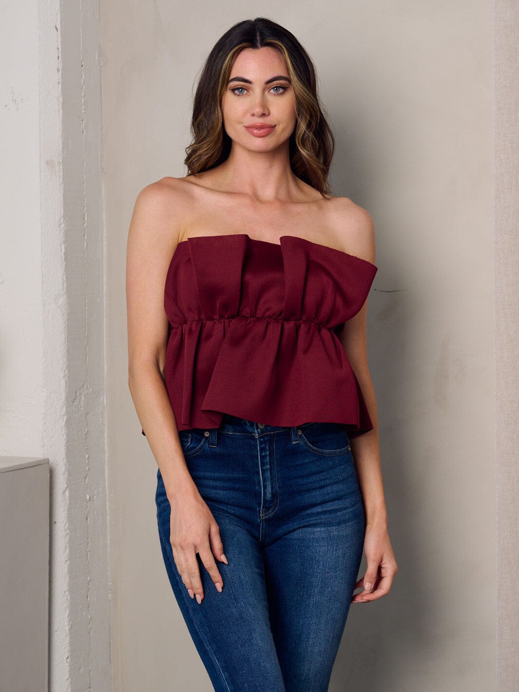 WOMEN'S SLEEVELESS RUFFLE SOLID TOP
