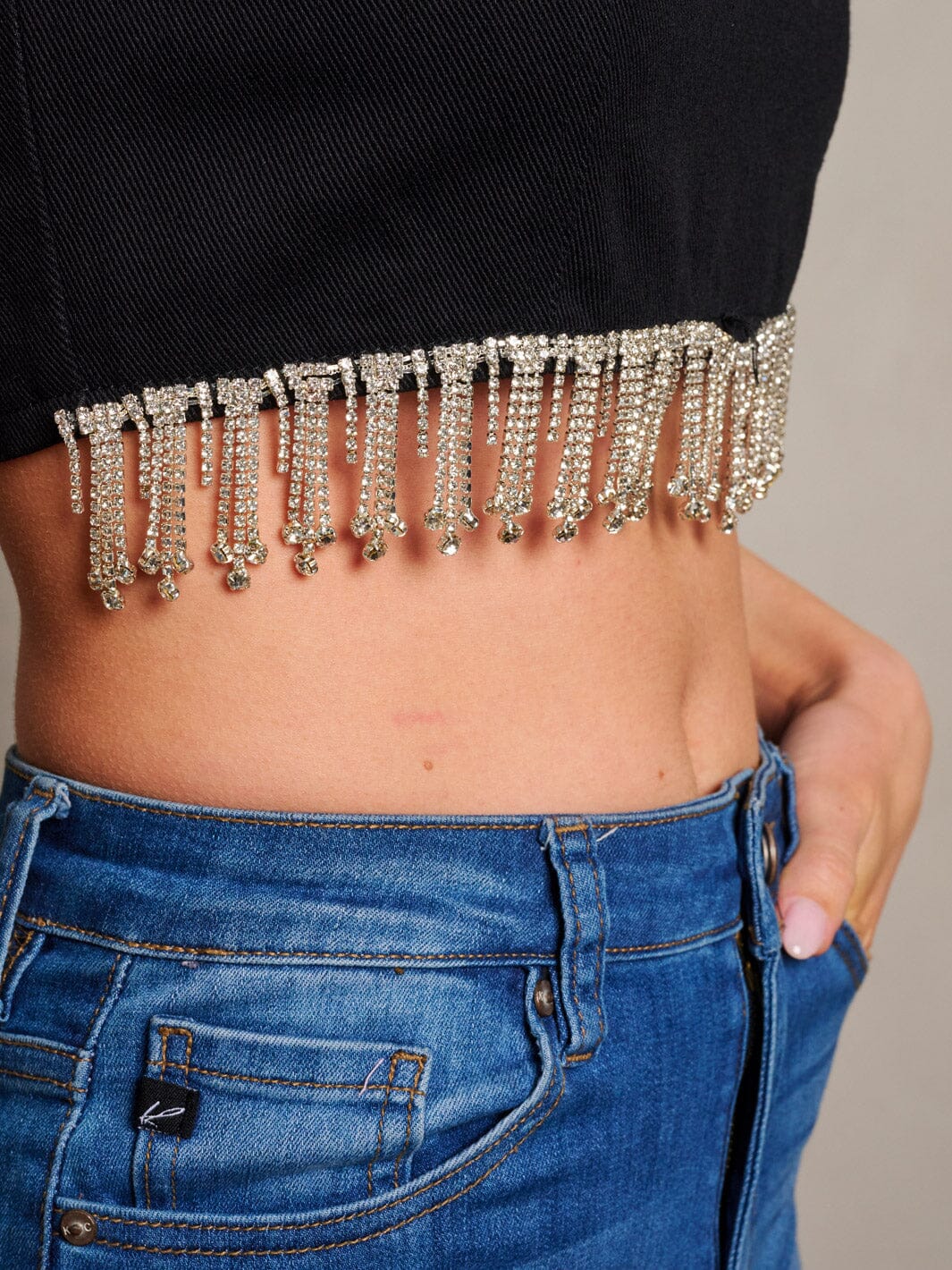 WOMEN'S SLEEVELESS STUDS FRINGE DENIM CROP TOP
