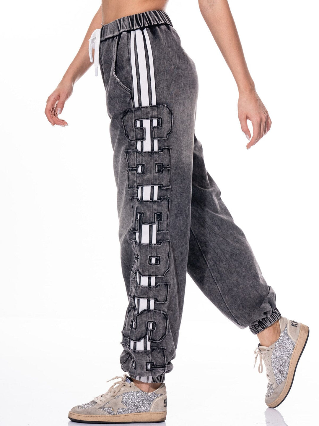 WOMEN'S ELASTIC WAIST FRONT POCKETS WASHED GRAPHIC JOGGER DENIM PANTS