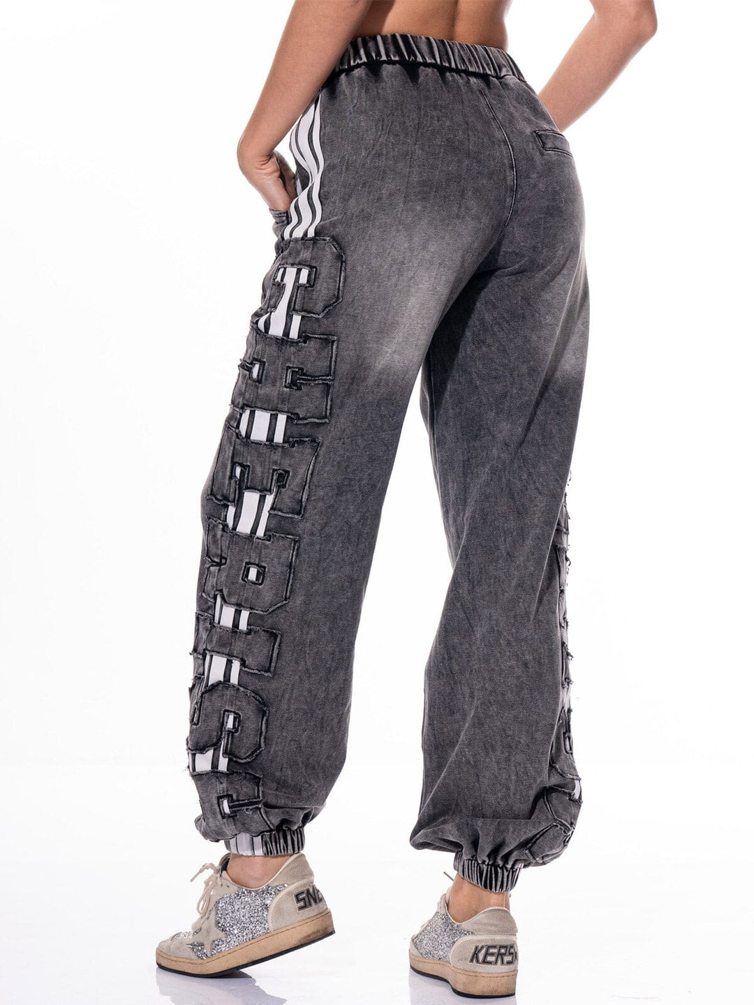 WOMEN'S ELASTIC WAIST FRONT POCKETS WASHED GRAPHIC JOGGER DENIM PANTS