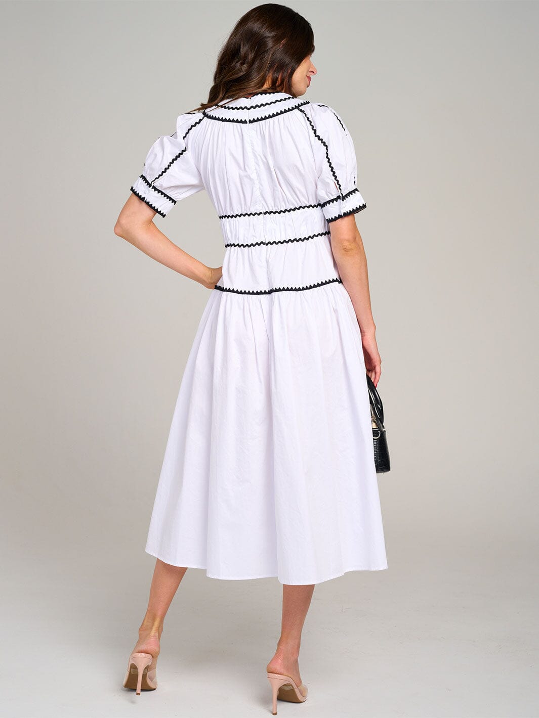 WOMEN'S SHORT SLEEVE TRIM DETAILED FIT & FLARE MAXI DRESS