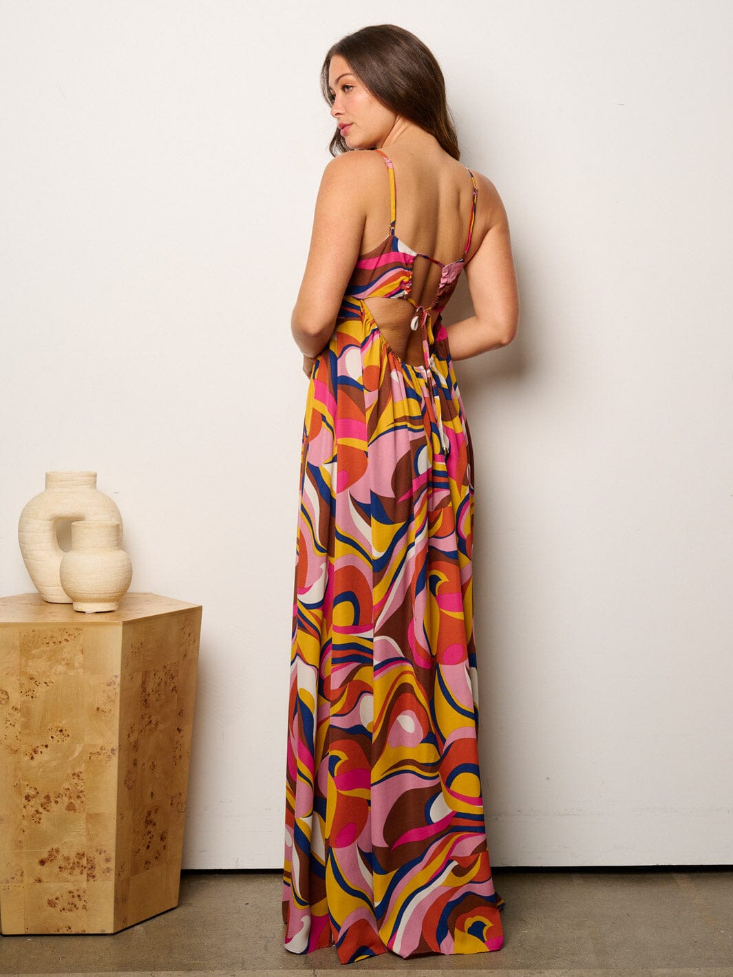 WOMEN'S SLEEVELESS V-NECK OPEN BACK MULTI PRINT MAXI DRESS