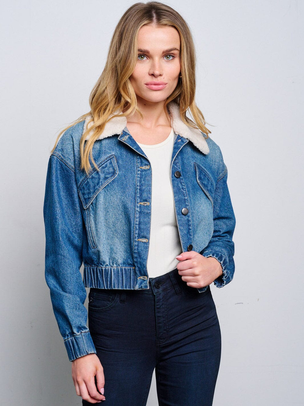 WOMEN'S LONG SLEEVE BUTTON CLOSURE SHERPA COLLAR DENIM JACKET