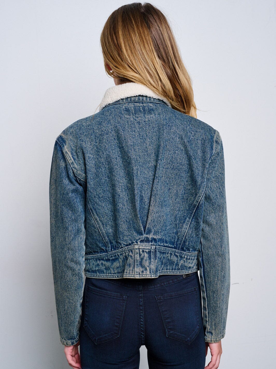 WOMEN'S LONG SLEEVE ZIP UP POCKETS SHERPA COLLAR WASHED DENIM JACKET