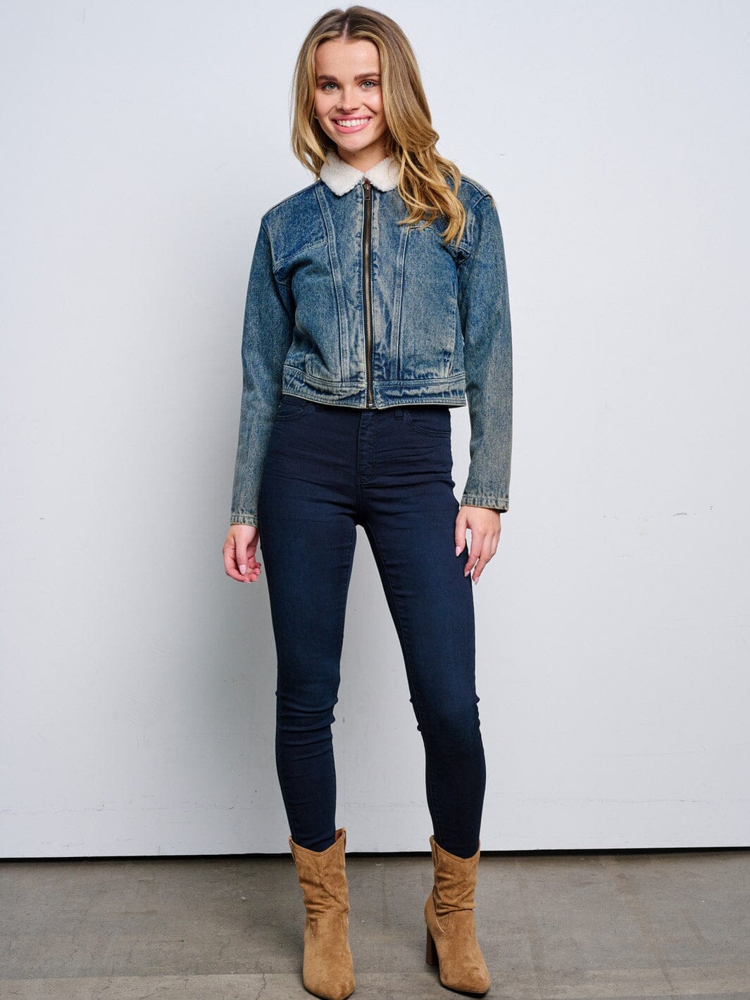 WOMEN'S LONG SLEEVE ZIP UP POCKETS SHERPA COLLAR WASHED DENIM JACKET