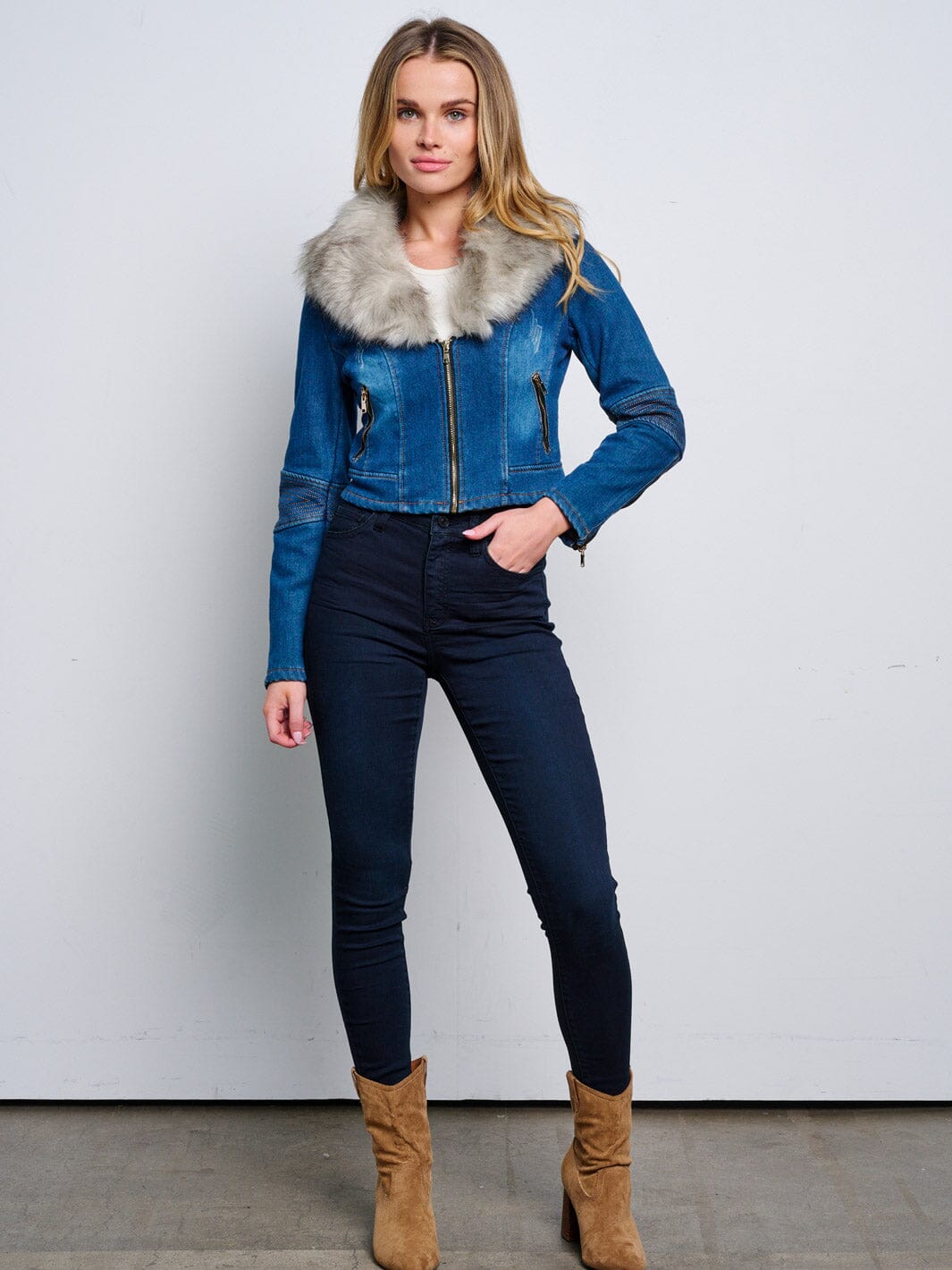 WOMEN'S LONG SLEEVE ZIP UP REMOVABLE COLLAR SHERPA DETAILED DENIM JACKET