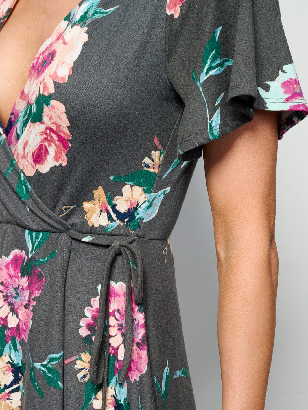 WOMEN'S SHORT SLEEVE SURPLICE ELASTIC WAIST FLORAL MIDI DRESS