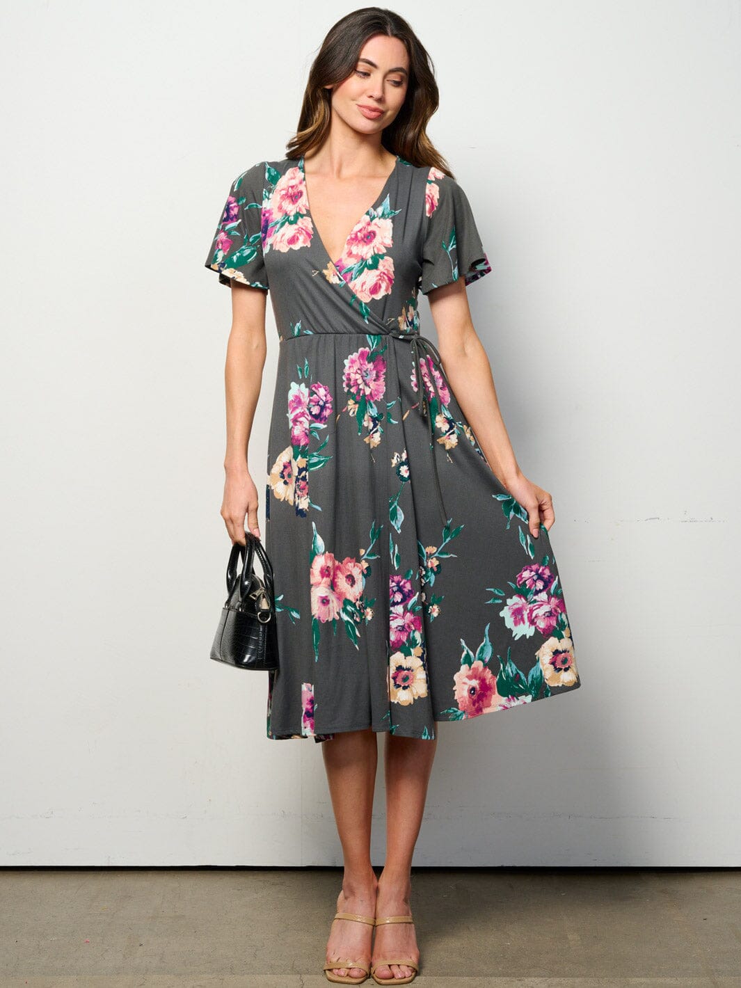 WOMEN'S SHORT SLEEVE SURPLICE ELASTIC WAIST FLORAL MIDI DRESS