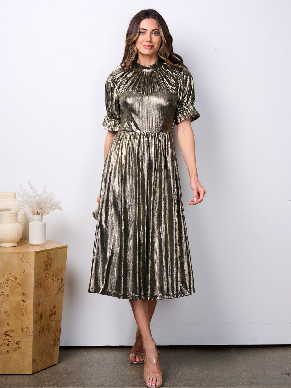 WOMEN'S SHORT SLEEVE MOCK NECK OPEN BACK SHIMMER MIDI DRESS