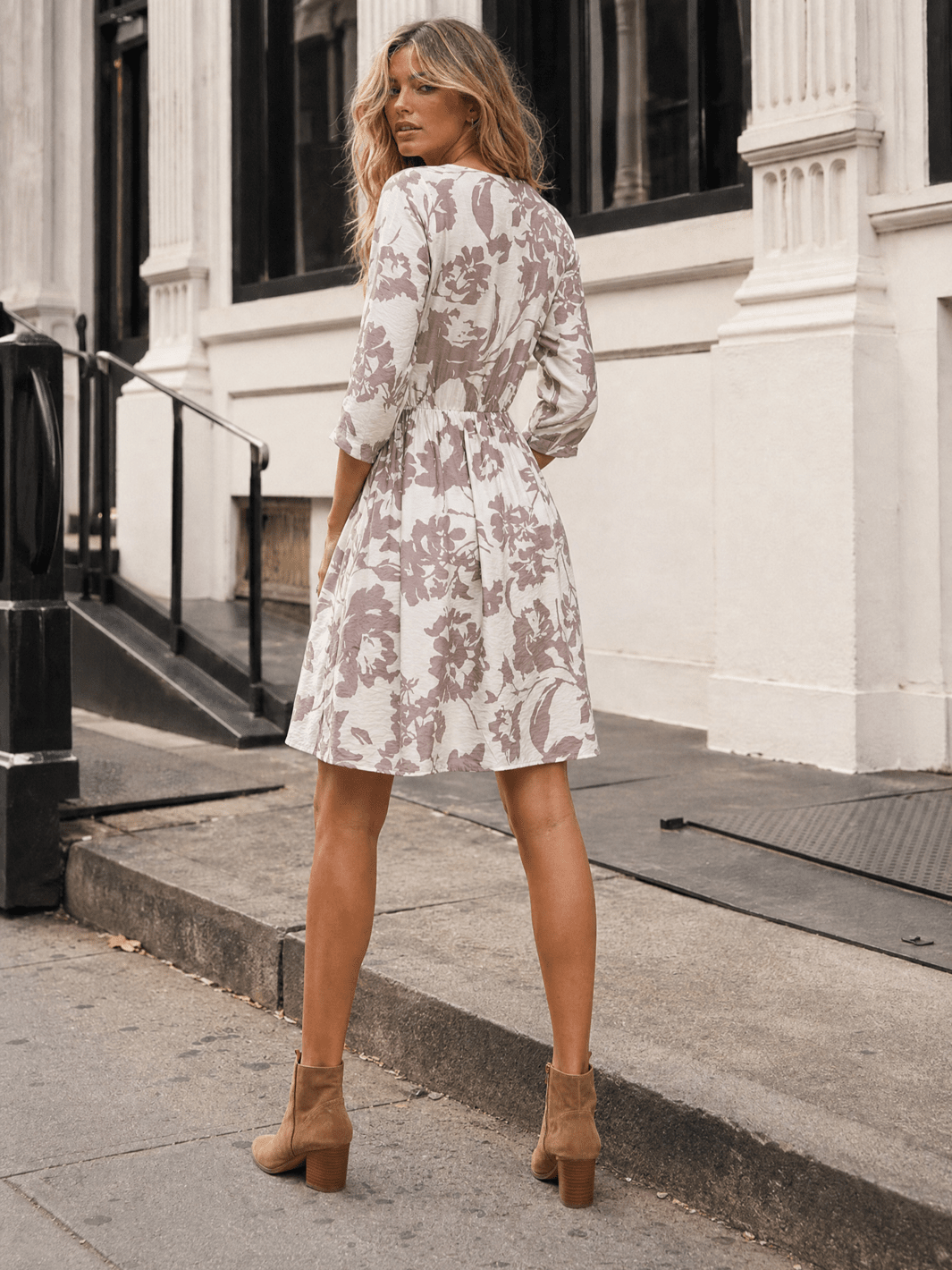 WOMEN'S SHORT SLEEVE SURPLICE ELASTIC WAIST FRONT POCKETS MULTI PRINT MINI DRESS