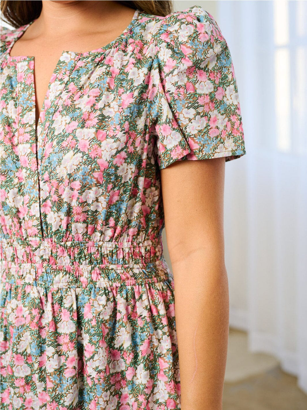 WOMEN'S SHORT SLEEVE V-NECK SMOCK WAIST FLORAL MINI DRESS