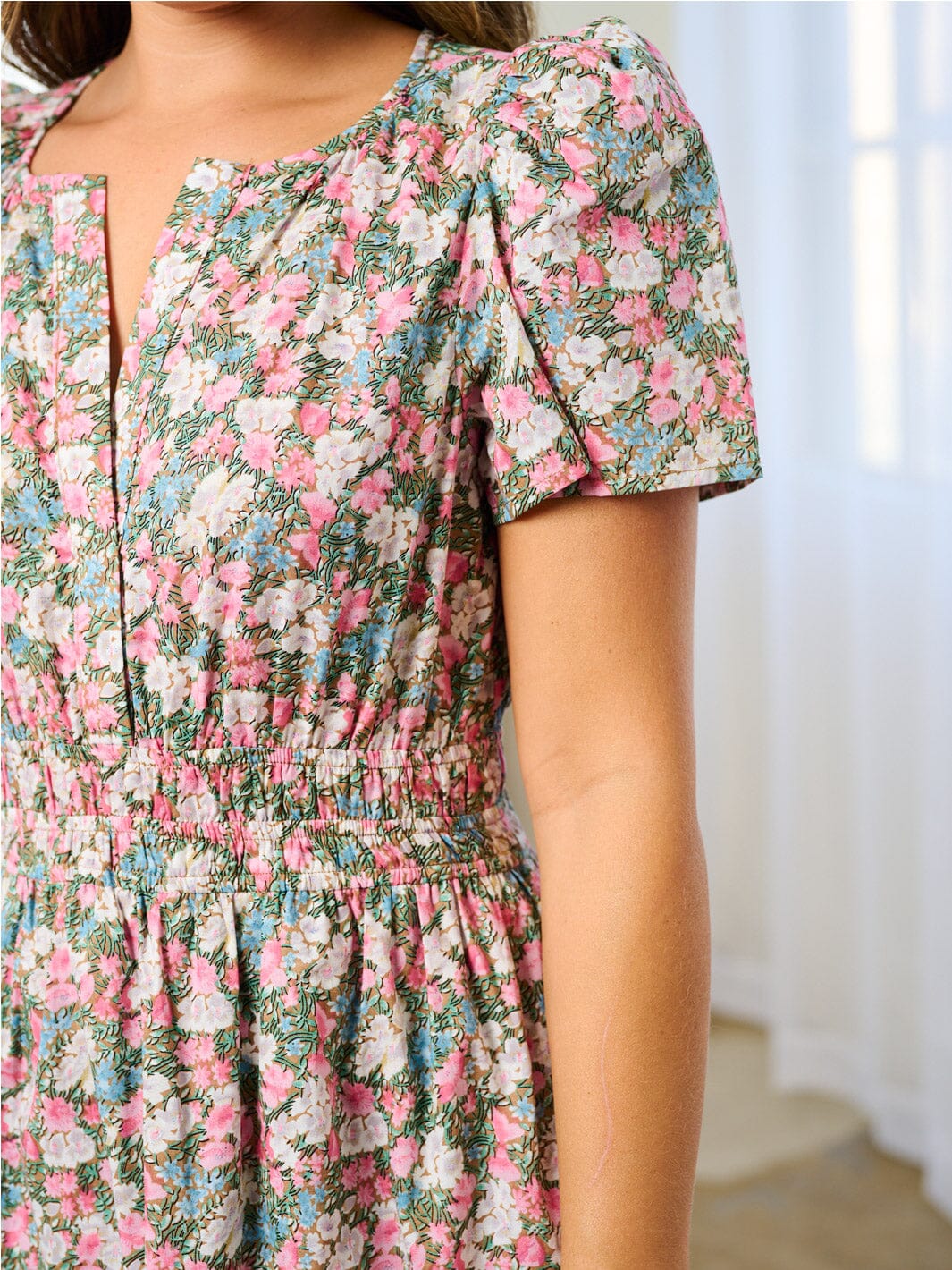 WOMEN'S SHORT SLEEVE V-NECK SMOCK WAIST FLORAL MINI DRESS