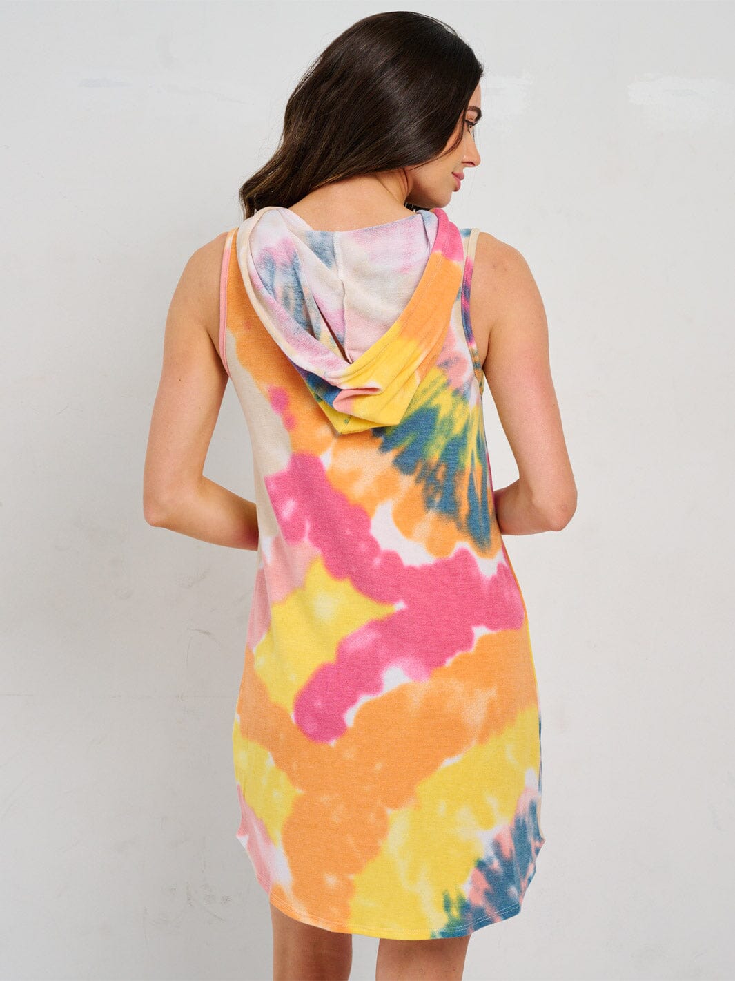 WOMEN'S SLEEVELESS FRONT POCKET HOODED TIE DYE MINI DRESS