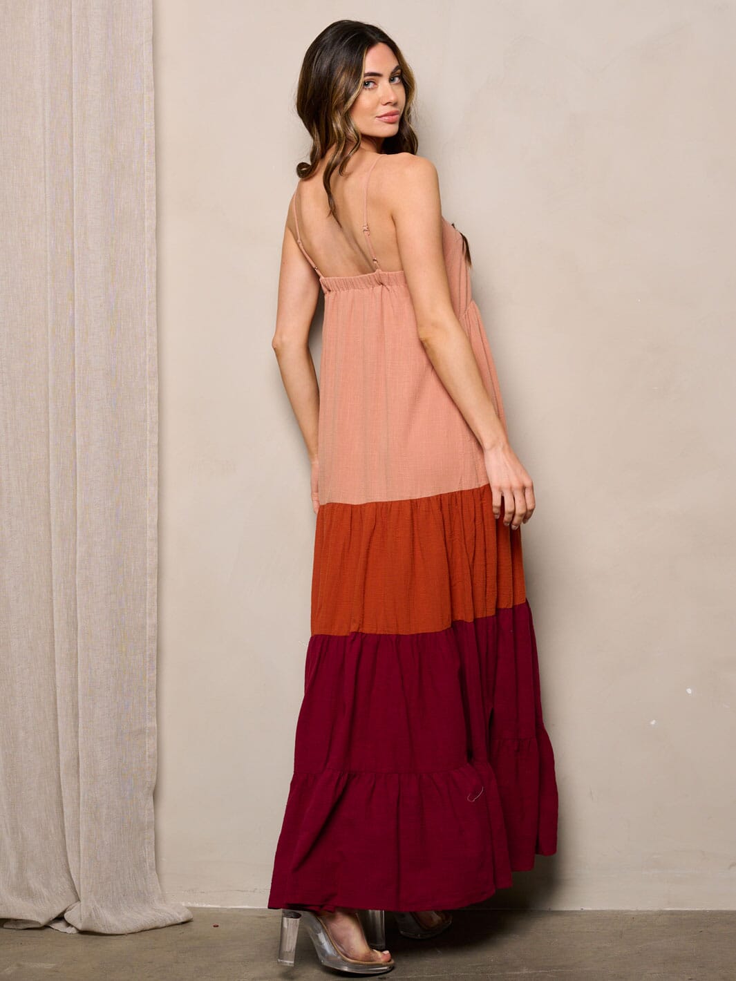 WOMEN'S SLEEVELESS V-NECK COLORBLOCK TIERED MAXI DRESS