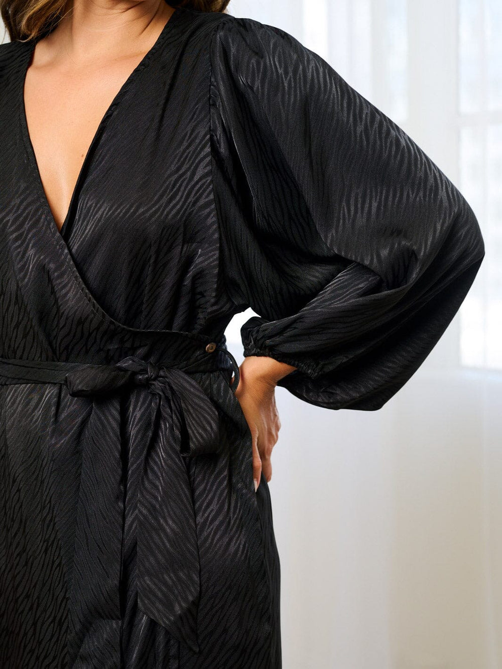 WOMEN'S LONG SLEEVE SURPLICE SELF TIE SLIT MAXI DRESS