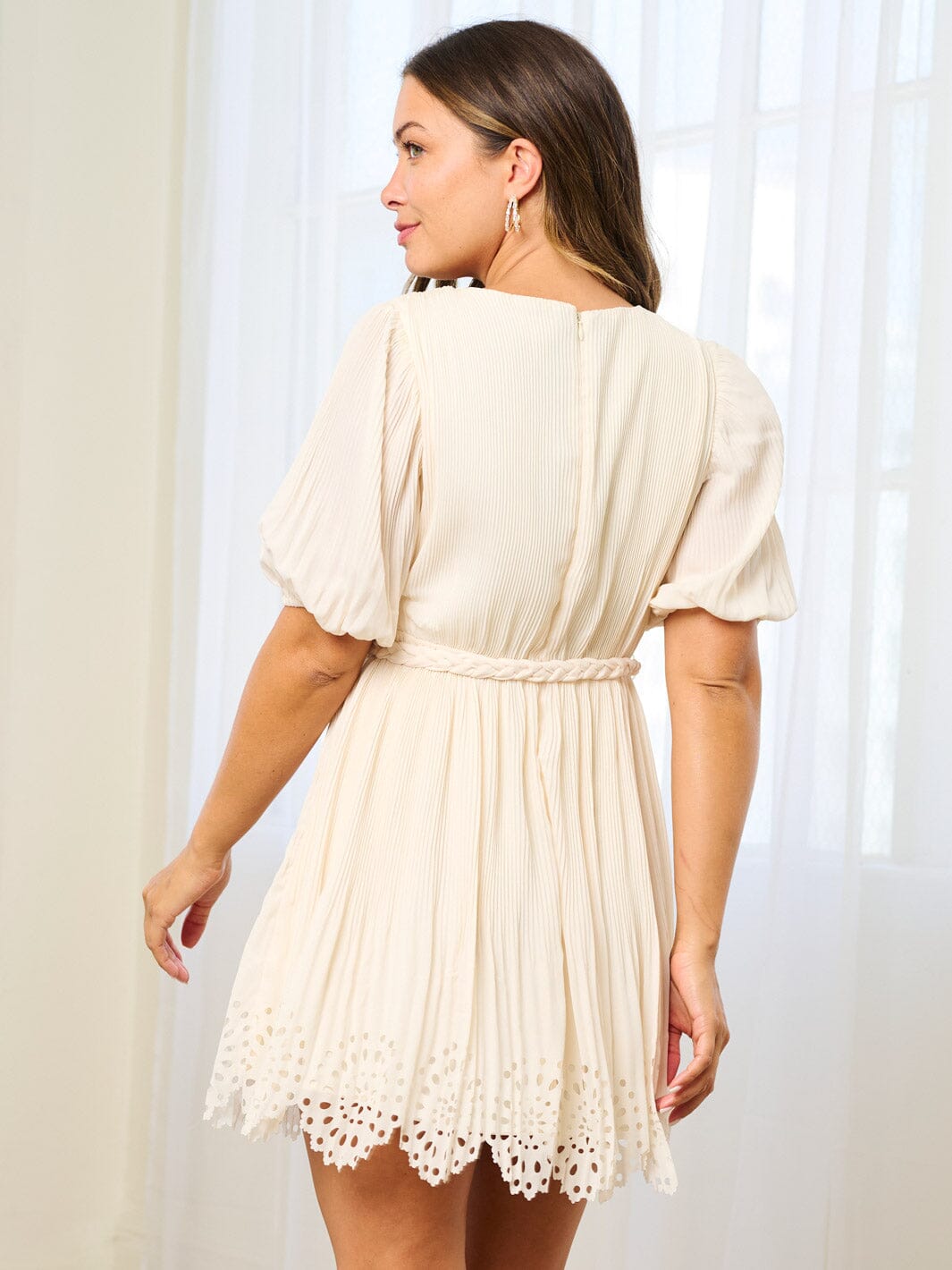 WOMEN'S SHORT SLEEVE V-NECK SELF TIE TRIM DETAILED RIBBED MINI DRESS