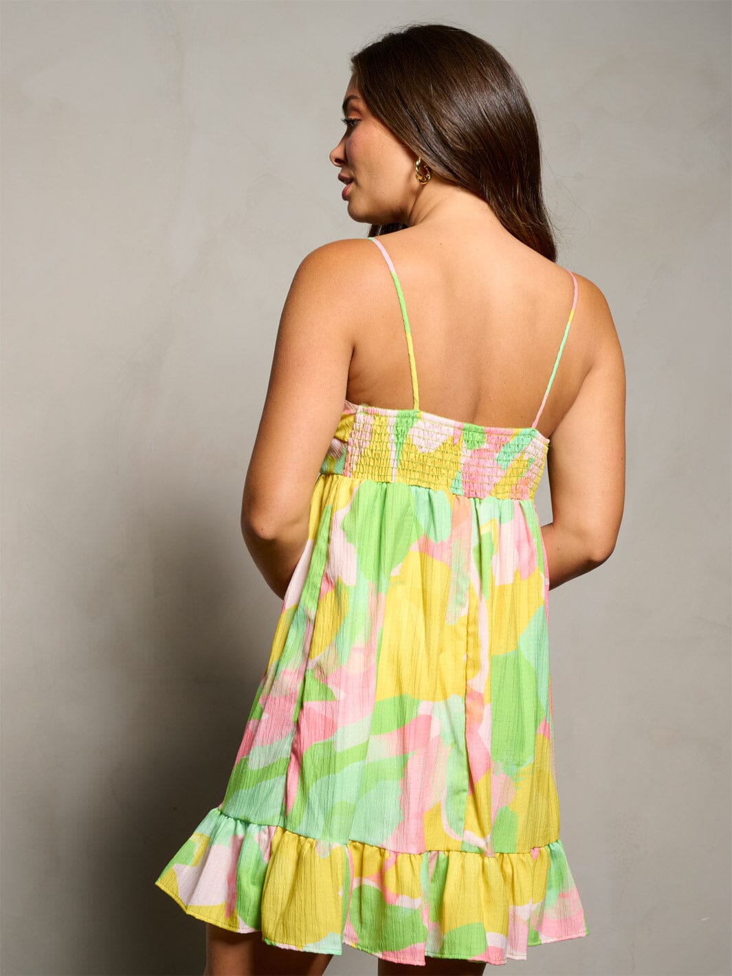 WOMEN'S SLEEVELESS FRONT TWIST MULTI PRINT MINI DRESS