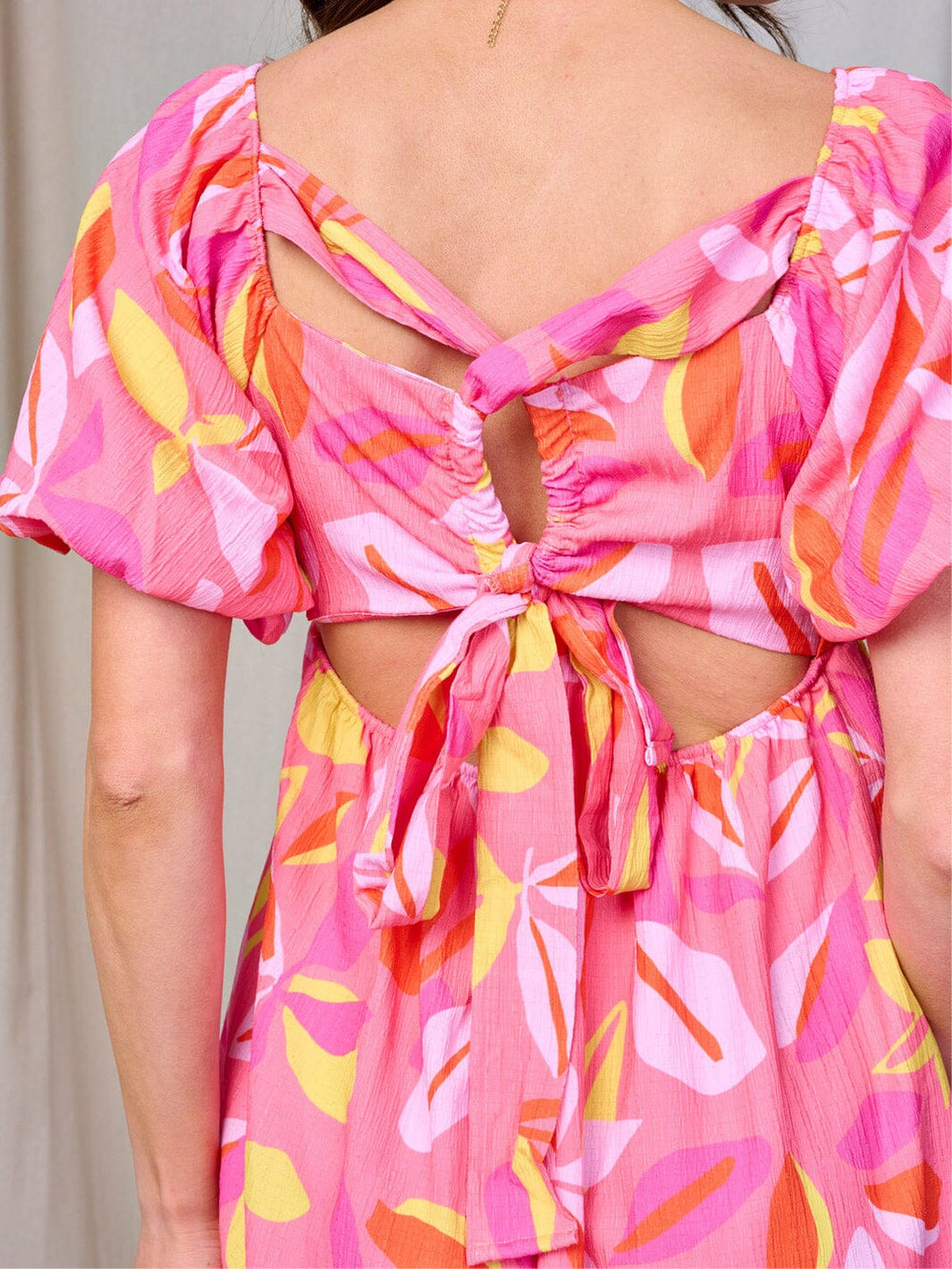 WOMEN'S SHORT SLEEVE TIERED LEAF PRINT MINI DRESS