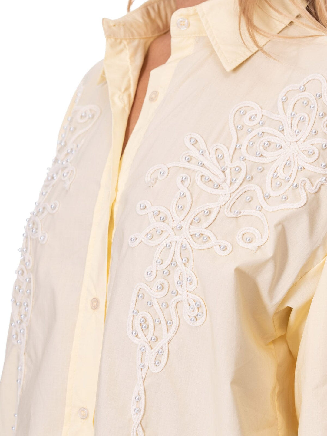 WOMEN'S LONG SLEEVE BUTTON UP PEARL DETAILED BLOUSE