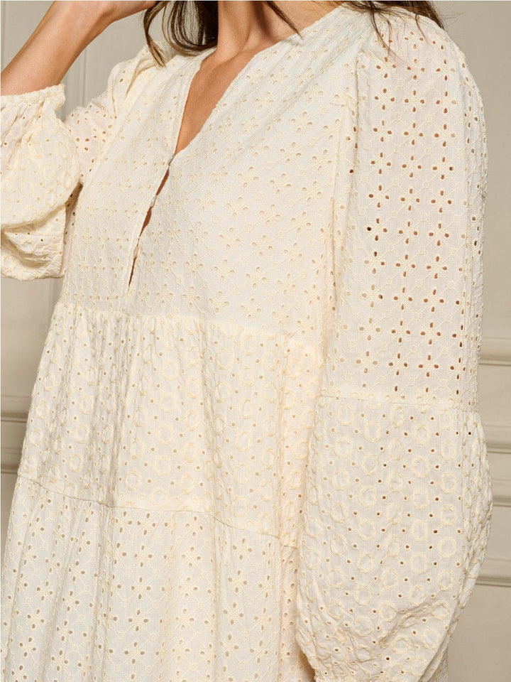 WOMEN'S LONG SLEEVE TIERED EYELET DETAILED MAXI DRESS