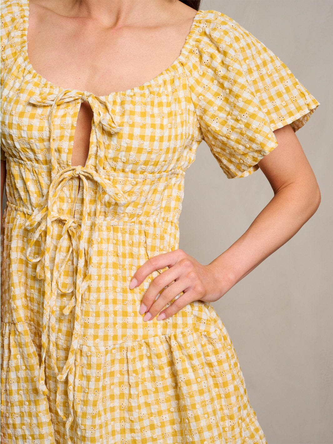 WOMEN'S SHORT SLEEVE CUT OUT FRONT DITSY PLAID MINI DRESS
