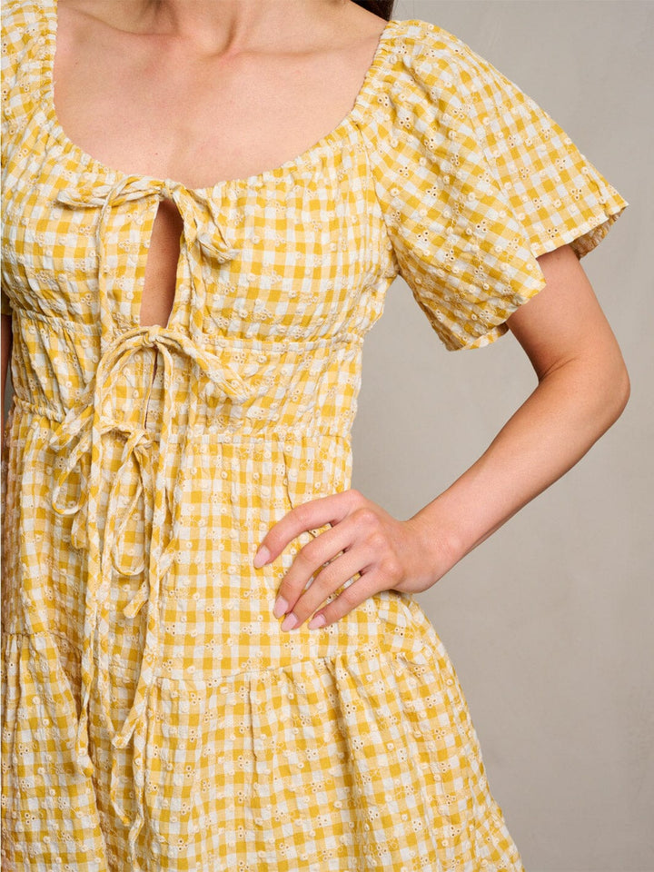 WOMEN'S SHORT SLEEVE CUT OUT FRONT DITSY PLAID MINI DRESS
