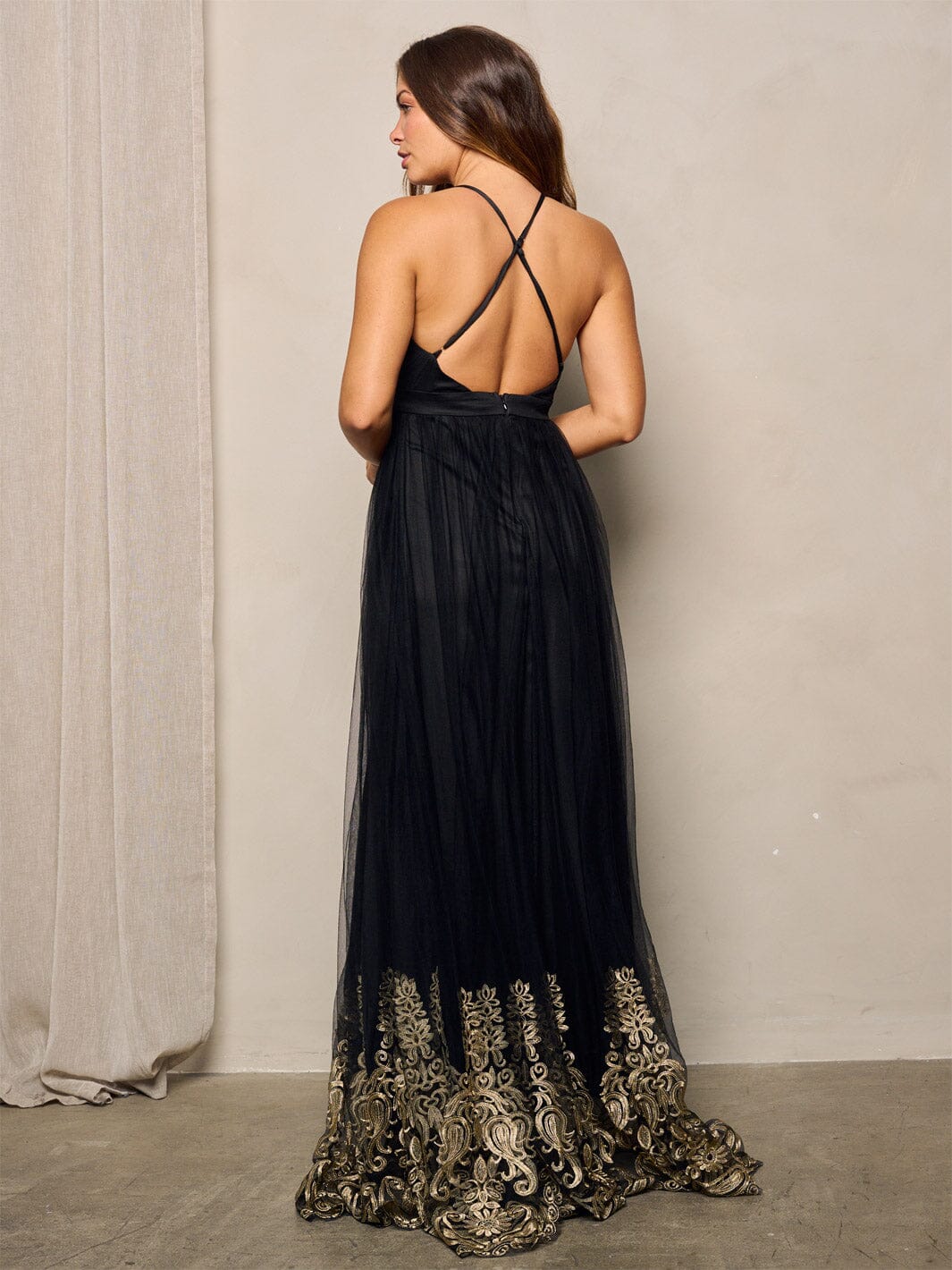 WOMEN'S SLEEVELESS V-NECK MESH DETAILED MAXI DRESS