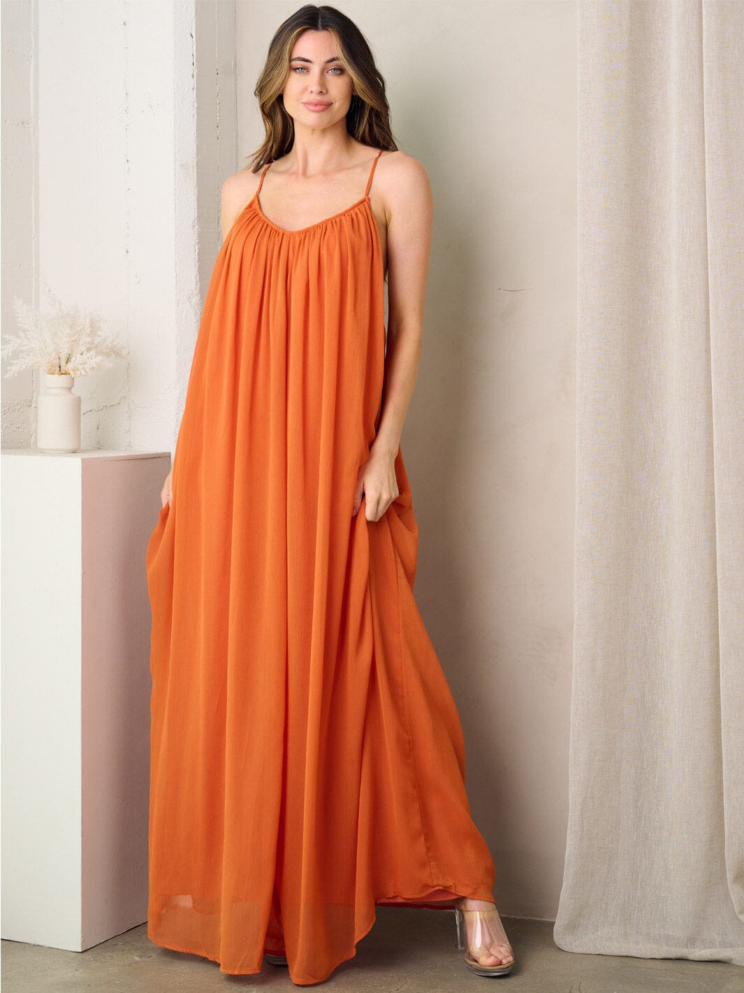 WOMEN'S SLEEVELESS V-NECK SOLID MAXI DRESS
