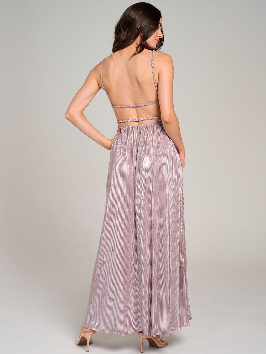 WOMEN'S SLEEVELESS OPEN BACK V-NECK MAXI DRESS