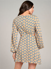 WOMEN'S LONG SLEEVE V-NECK CUT OUT PRINTED MINI DRESS
