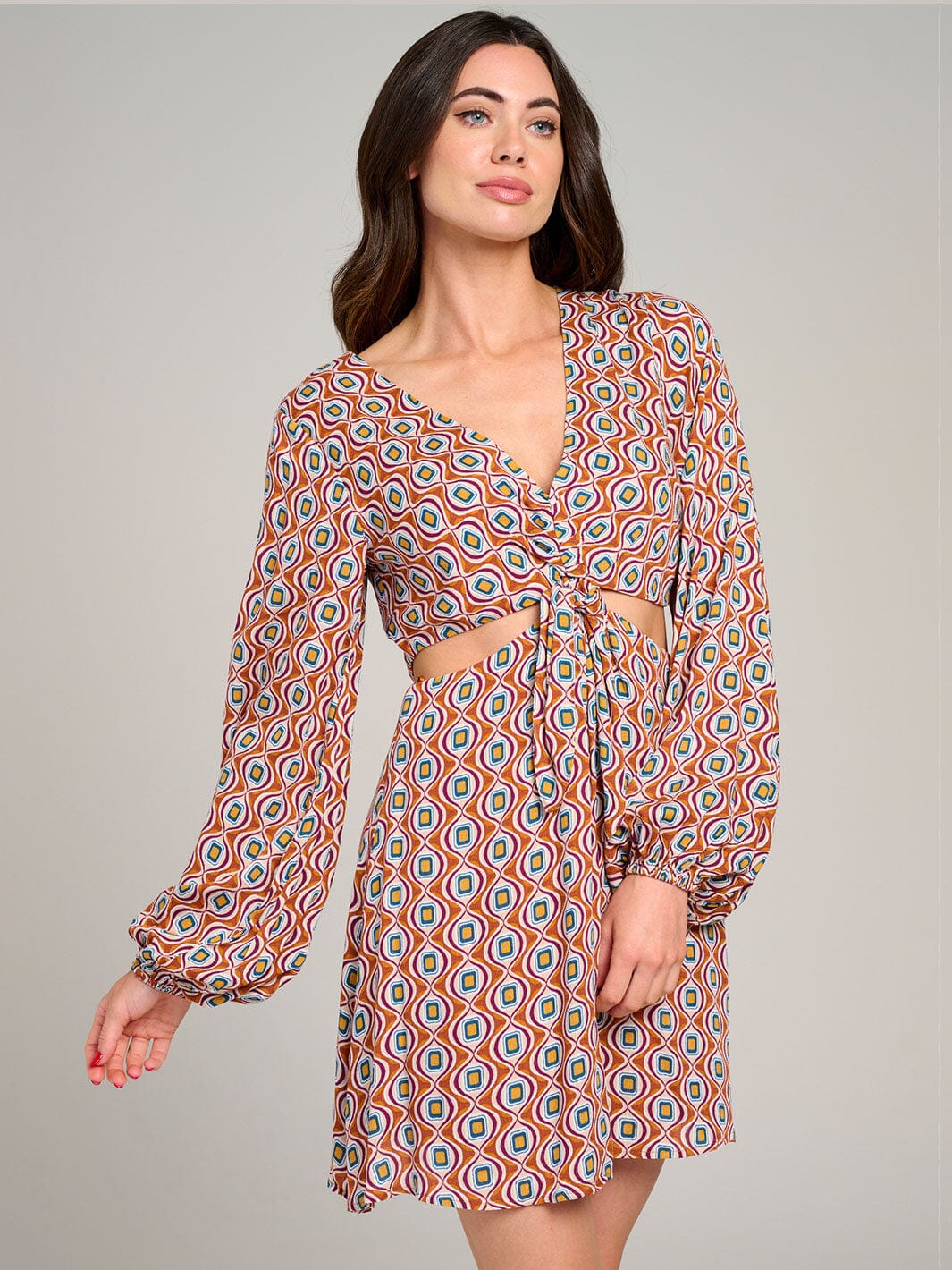 WOMEN'S LONG SLEEVE V-NECK CUT OUT PRINTED MINI DRESS