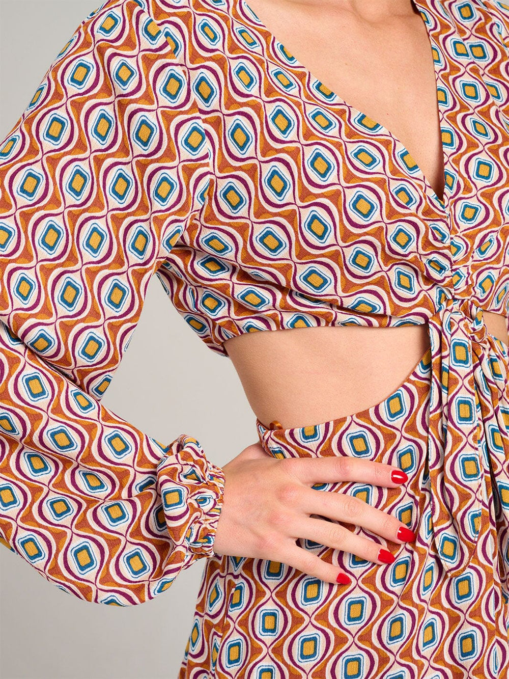 WOMEN'S LONG SLEEVE V-NECK CUT OUT PRINTED MINI DRESS