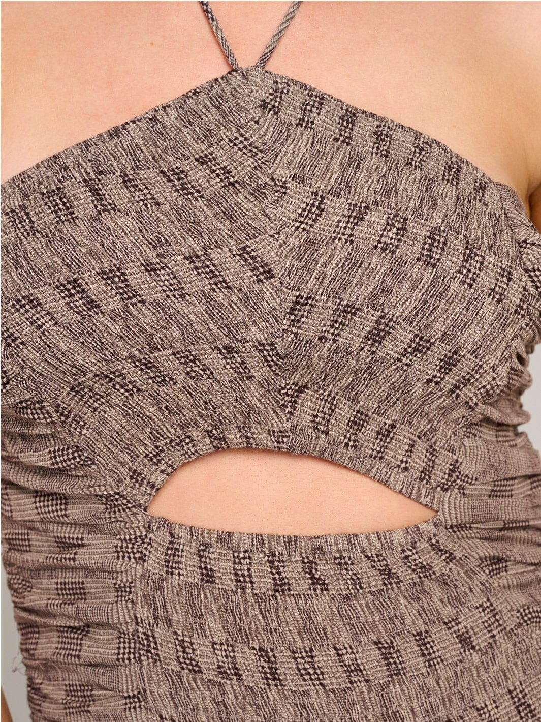 WOMEN'S SLEEVELESS HALTER NECK CUT OUT OPEN BACK SMOCK PRINT MINI DRESS