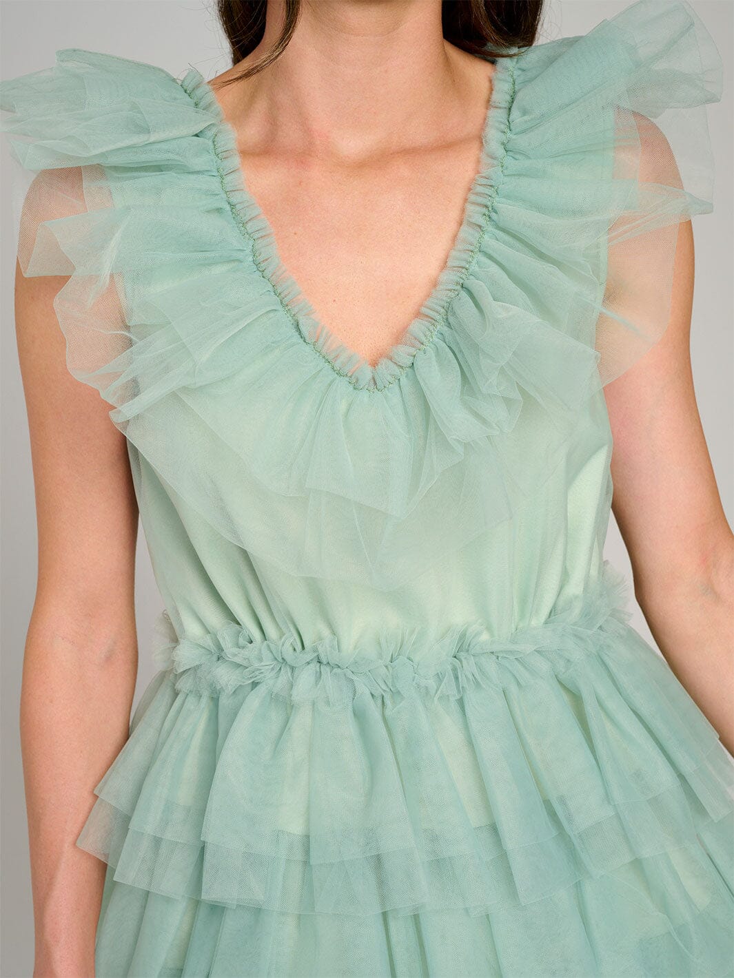 WOMEN'S SLEEVELESS V-NECK ORGANZA TIERED RUFFLE MINI DRESS