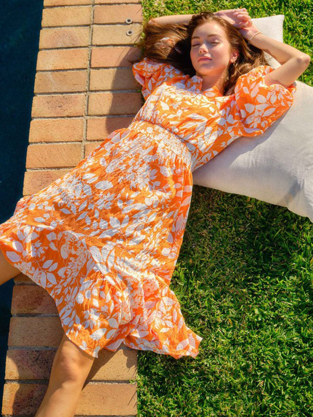 WOMEN'S SHORT RUFFLE SLEEVE ELASTIC WAIST FLORAL MIDI DRESS