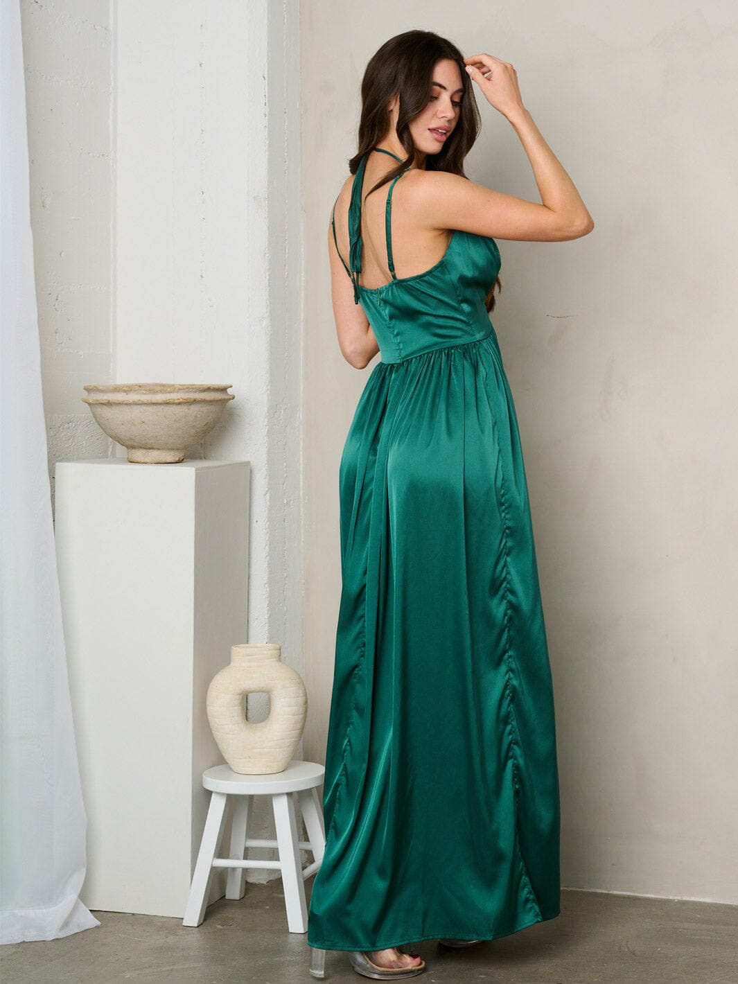 WOMEN'S SLEEVELESS V-NECK SILK MAXI DRESS