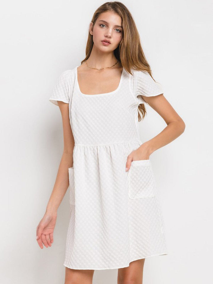 WOMEN'S SHORT SLEEVE SQUARE NECK POCKETS WAFFLE PRINT MINI DRESS