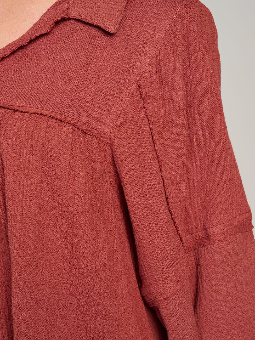 WOMEN'S LONG SLEEVE V-NECK FRONT POCKETS TIERED MIDI DRESS