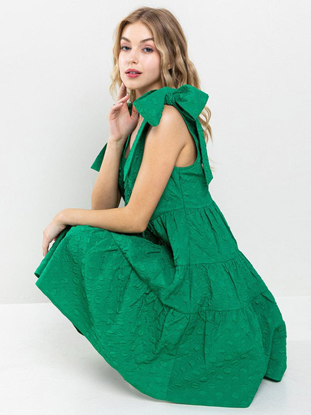 WOMEN'S SLEEVELESS V-NECK POCKETS TIERED MINI DRESS