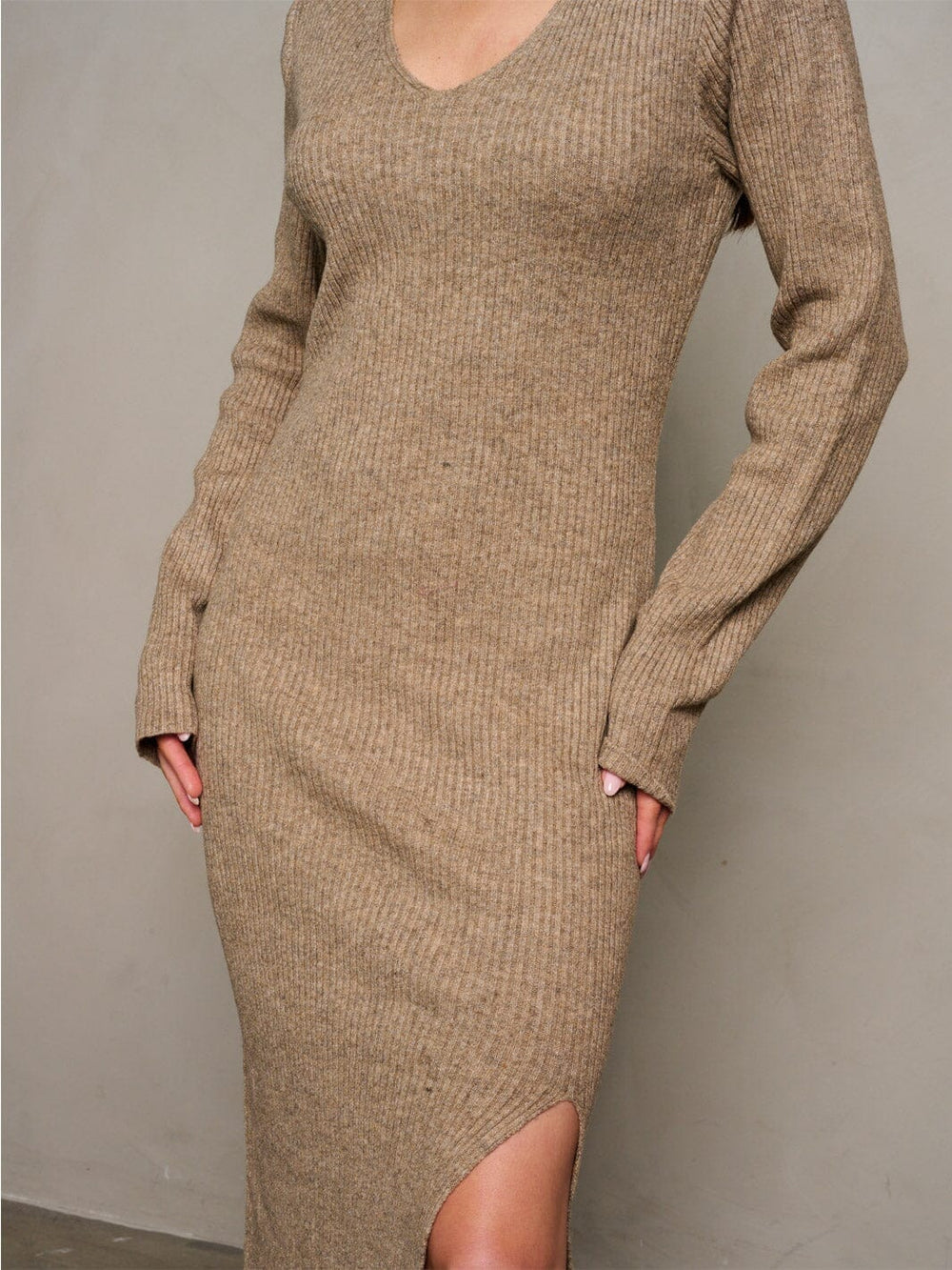 WOMEN'S LONG SLEEVE V-NECK FRONT SLIT RIBBED MAXI DRESS